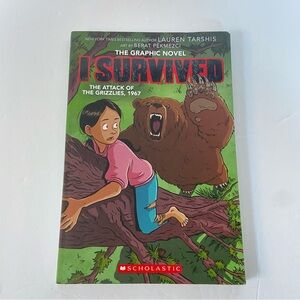 I Survived the Attack of the Grizzlies, 1967 (I Survived Graphic Novel #5) Book